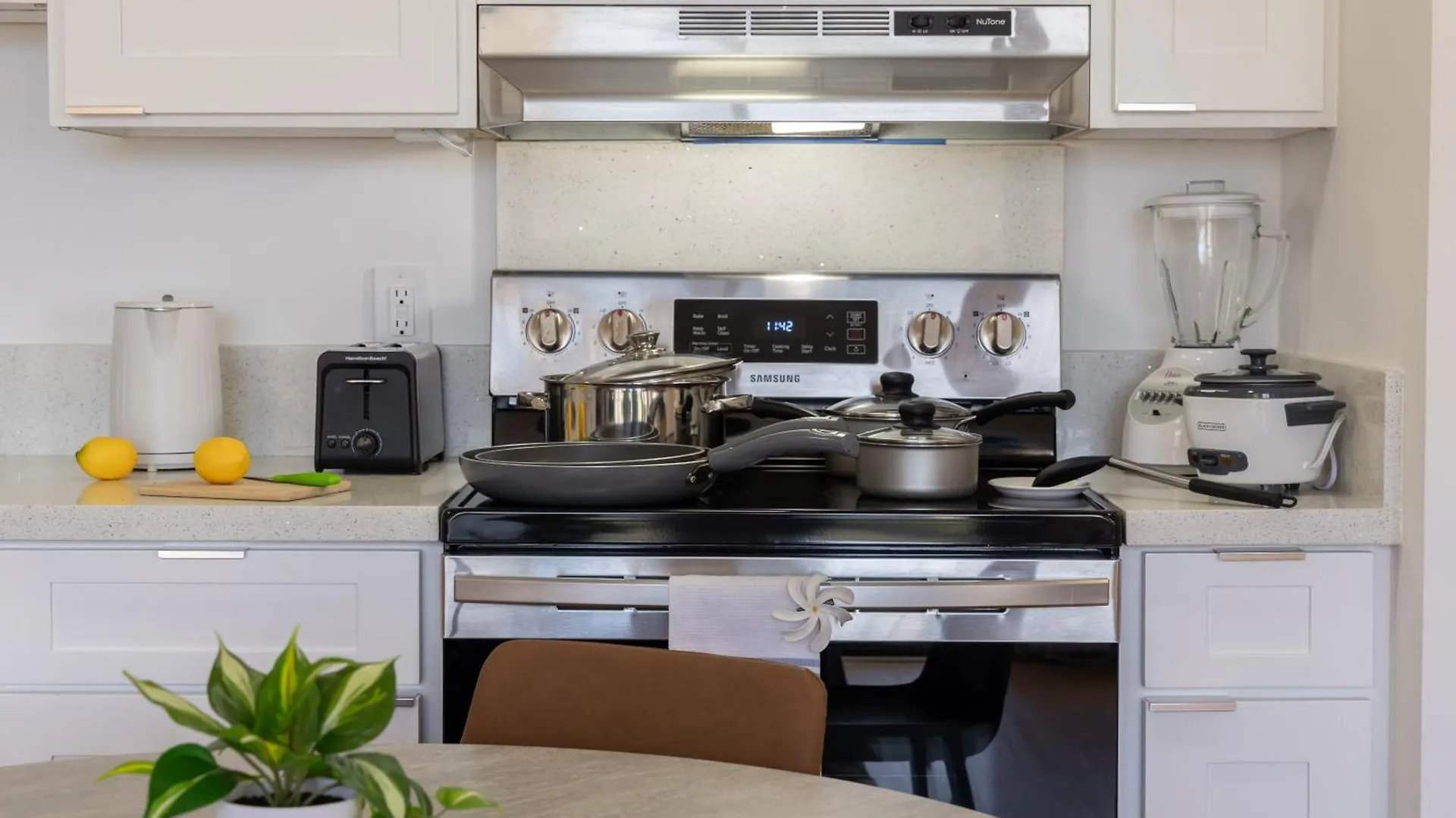 Waikiki Banyan Ocean View Oasis With Free Parking! Apartment Honolulu United States