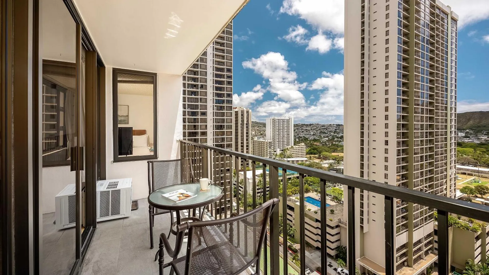 Waikiki Banyan Ocean View Oasis With Free Parking! Apartment Honolulu