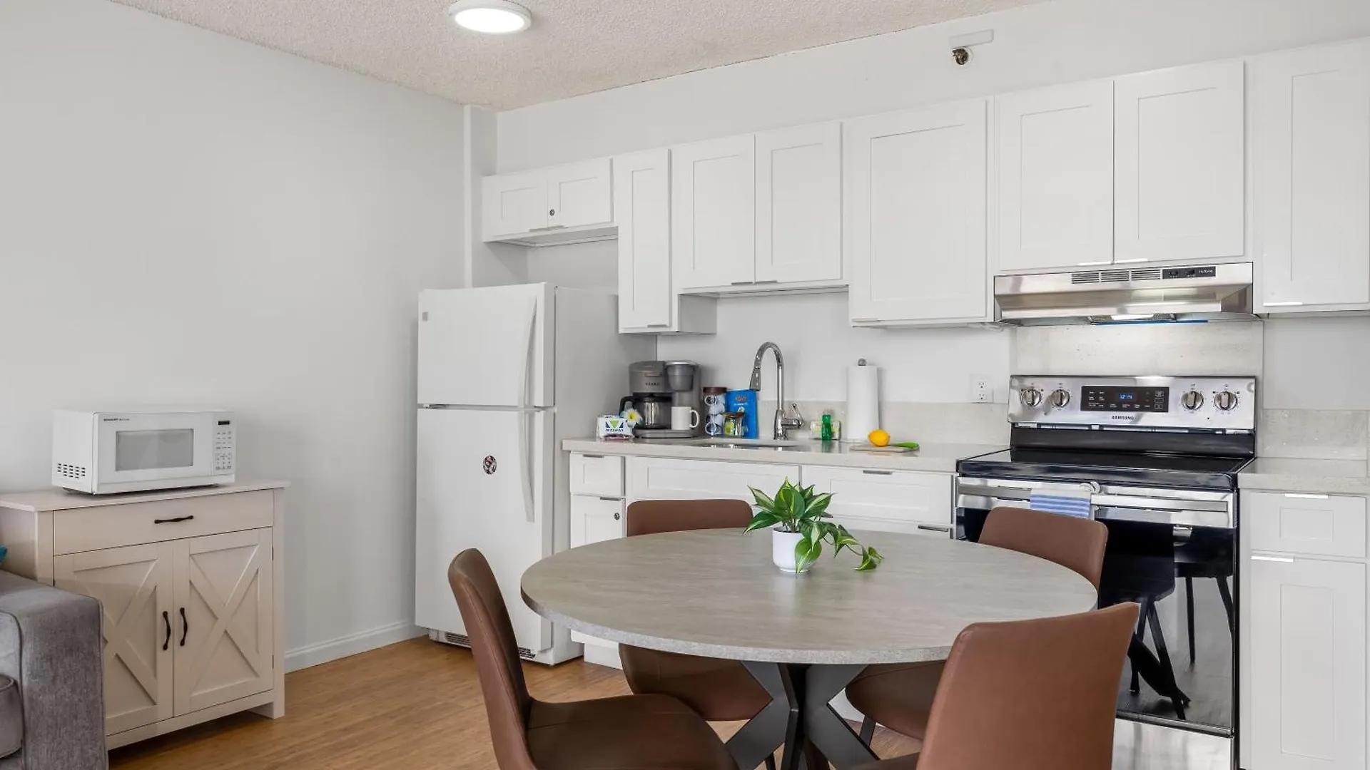 Waikiki Banyan Ocean View Oasis With Free Parking! Apartment Honolulu