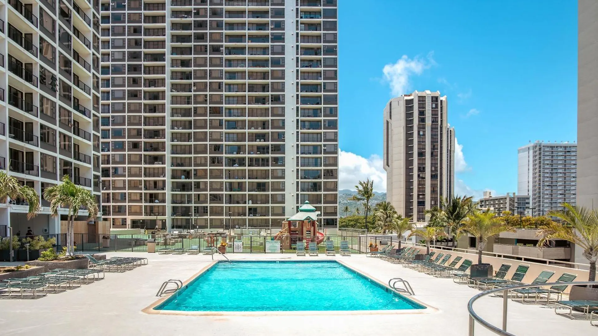 Waikiki Banyan Ocean View Oasis With Free Parking! Apartment Honolulu
